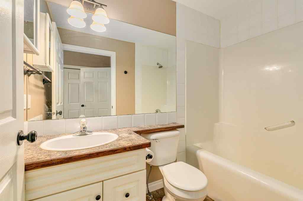 MLS® A2216966 - Unit #204 7 Lineham Avenue  in Heritage Okotoks Okotoks, Residential