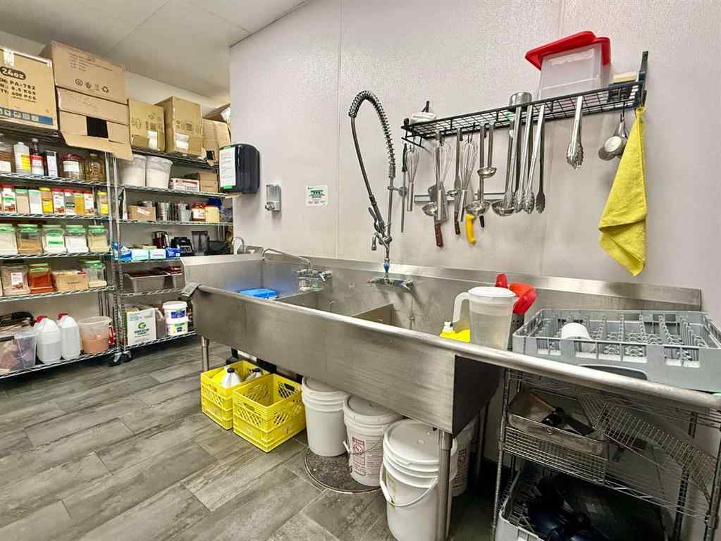 MLS® A2217131 - Unit #18 3304 64 Street  in Temple Calgary, Commercial