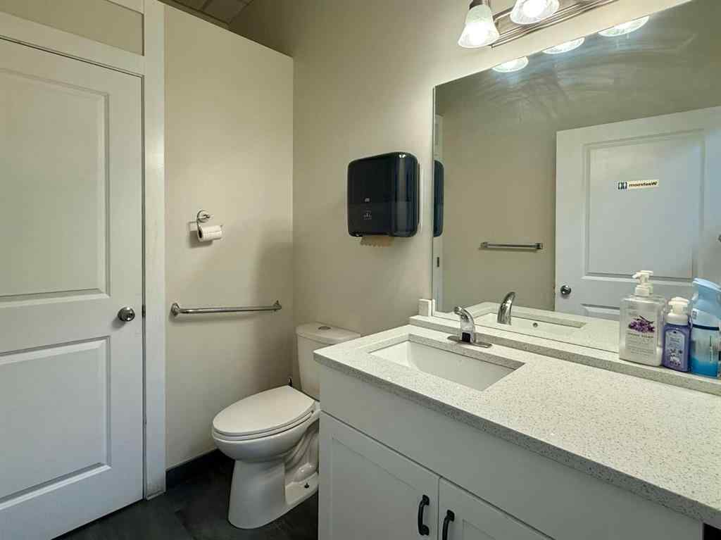 MLS® A2217131 - Unit #18 3304 64 Street  in Temple Calgary, Commercial