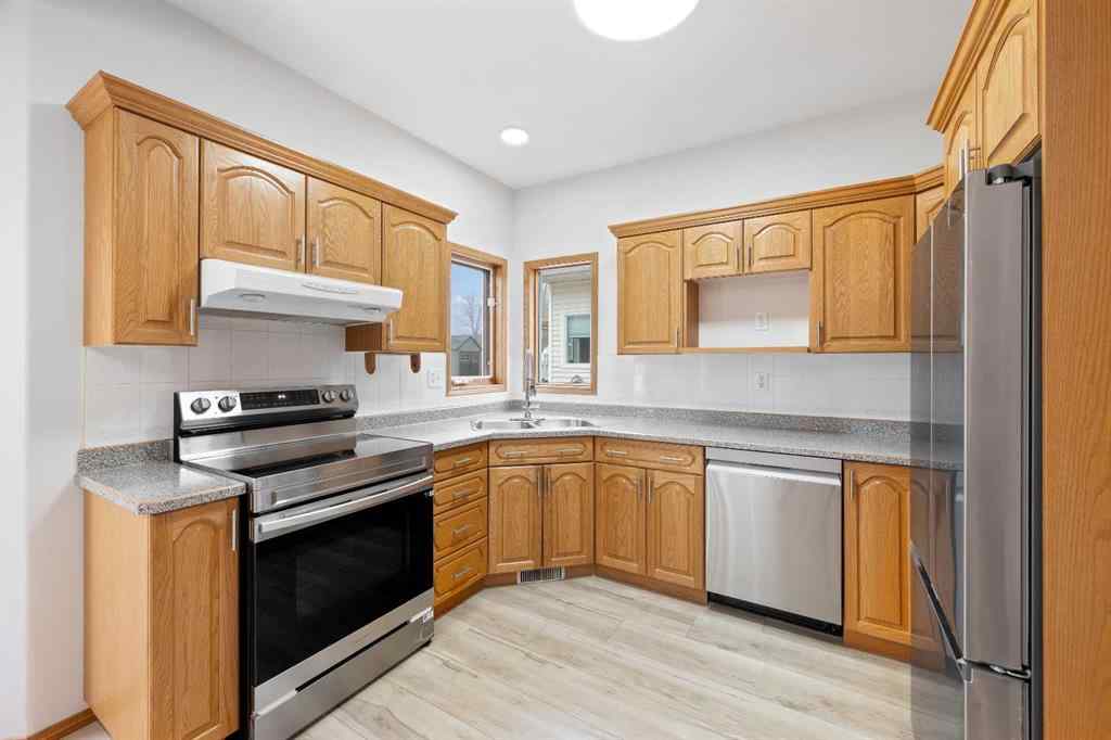 MLS® A2217142 - 4006 59 Avenue Close  in Southridge Lloydminster, Residential