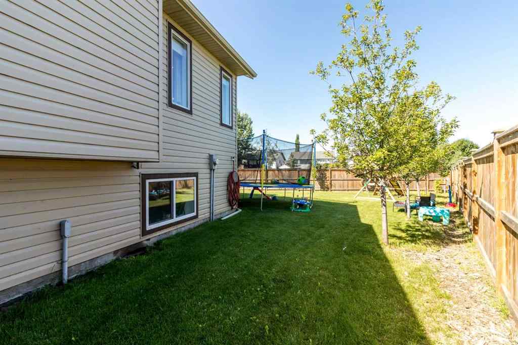 MLS® A2217258 - 5 Hodgstreet Place  in Hewlett Park Sylvan Lake, Residential