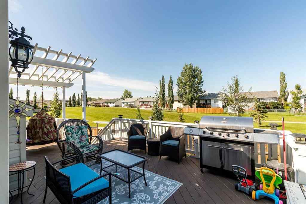 MLS® A2217258 - 5 Hodgstreet Place  in Hewlett Park Sylvan Lake, Residential