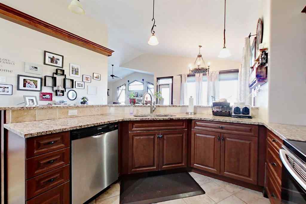 MLS® A2217258 - 5 Hodgstreet Place  in Hewlett Park Sylvan Lake, Residential