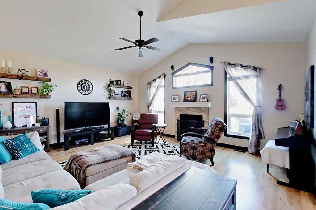 MLS® A2217258 - 5 Hodgstreet Place  in Hewlett Park Sylvan Lake, Residential