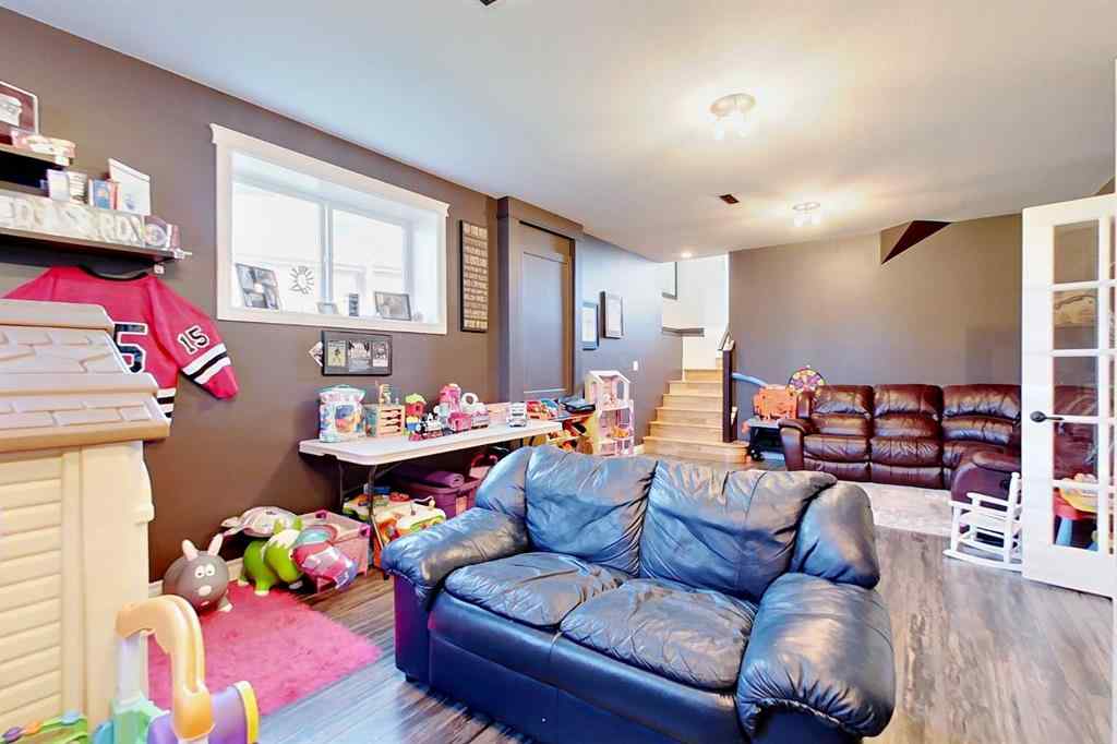 MLS® A2217258 - 5 Hodgstreet Place  in Hewlett Park Sylvan Lake, Residential