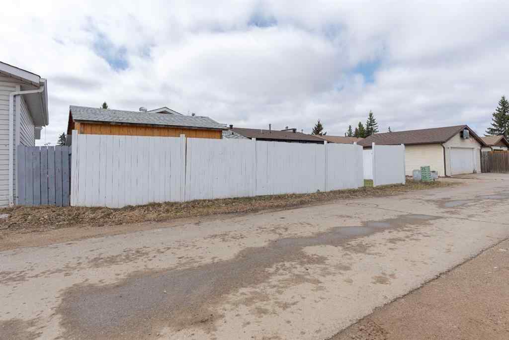 MLS® A2217309 - 121 Cowley Bay  in Thickwood Fort McMurray, Residential