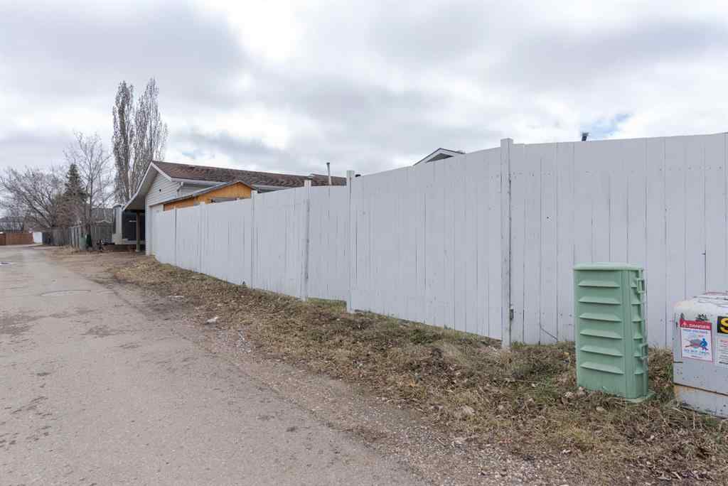 MLS® A2217309 - 121 Cowley Bay  in Thickwood Fort McMurray, Residential