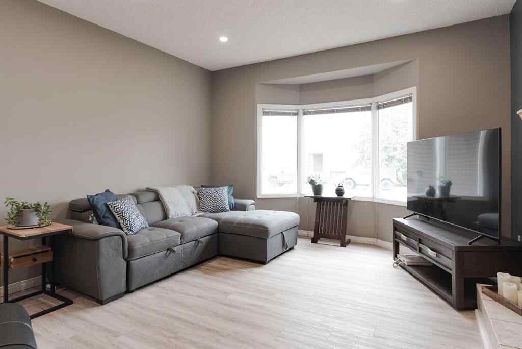 MLS® A2217309 - 121 Cowley Bay  in Thickwood Fort McMurray, Residential