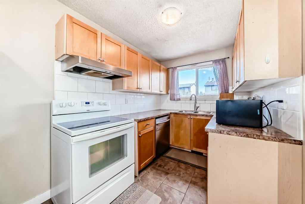 MLS® A2217421 - 148 Pinemill Mews NE in Pineridge Calgary, Residential