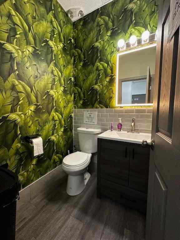 MLS® A2217497 - 128 2 Avenue SE in Chinatown Calgary, Commercial