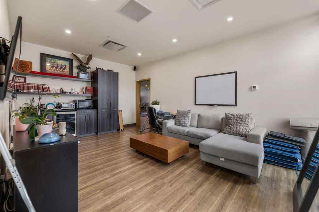 MLS® A2217543 - 4620-4624 16 Avenue NW in Montgomery Calgary, Commercial