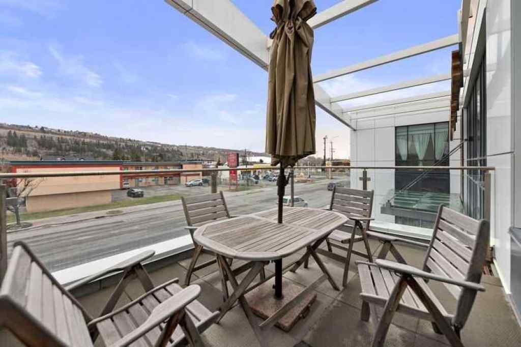 MLS® A2217543 - 4620-4624 16 Avenue NW in Montgomery Calgary, Commercial
