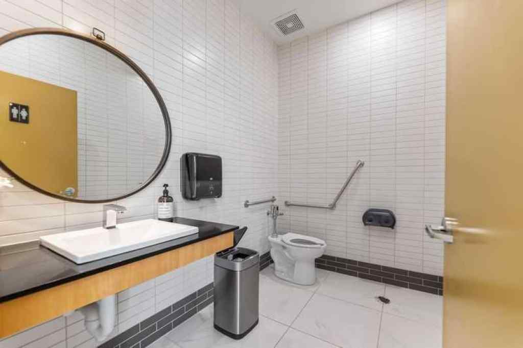 MLS® A2217543 - 4620-4624 16 Avenue NW in Montgomery Calgary, Commercial