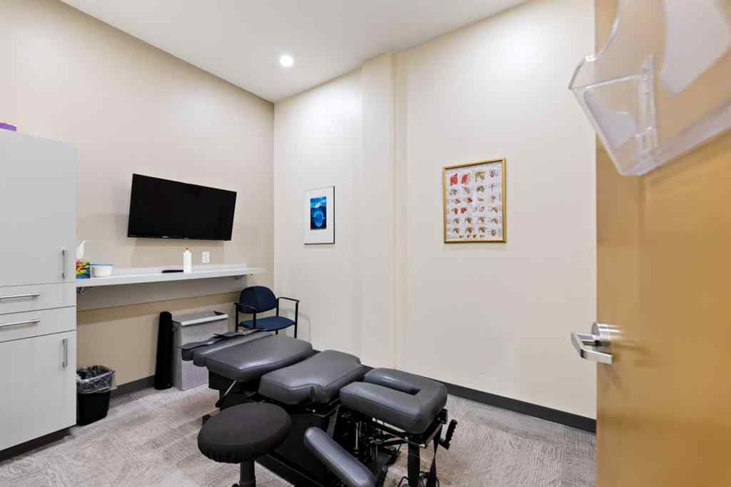 MLS® A2217543 - 4620-4624 16 Avenue NW in Montgomery Calgary, Commercial
