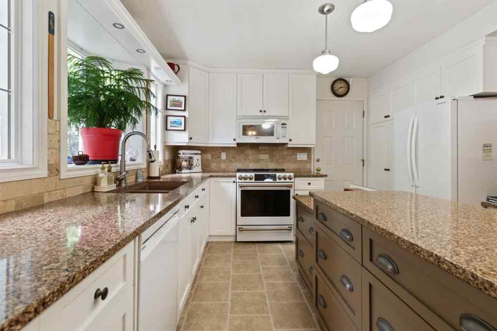 MLS® A2217779 - 5208 43 Avenue  in Rosedale Camrose, Residential
