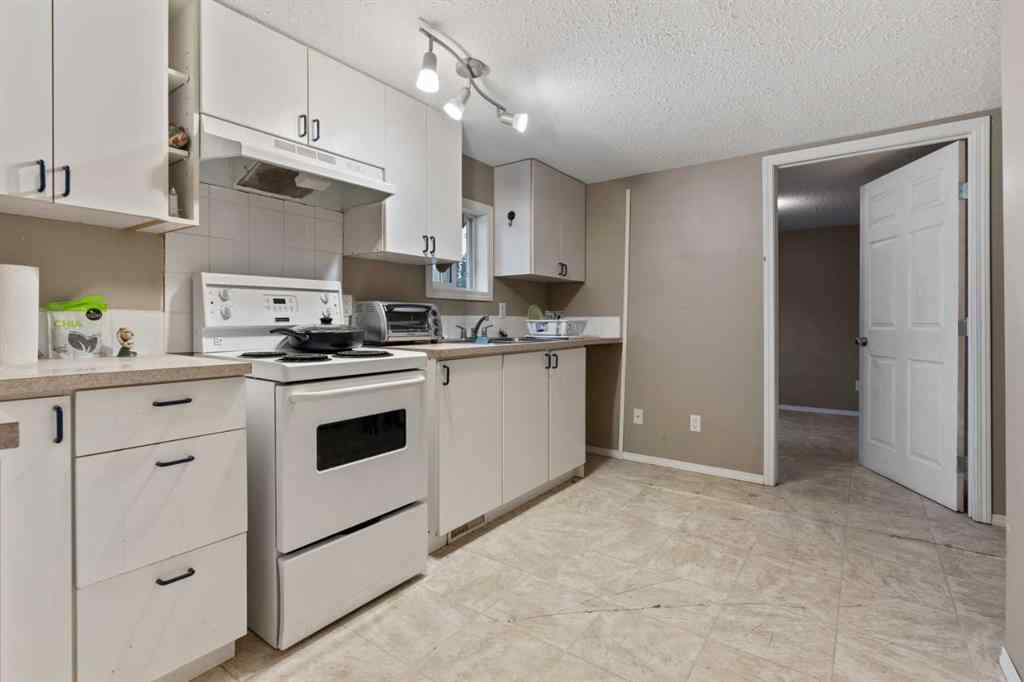 MLS® A2217843 - 2 Railway Avenue N in Hay Lakes Hay Lakes, Commercial