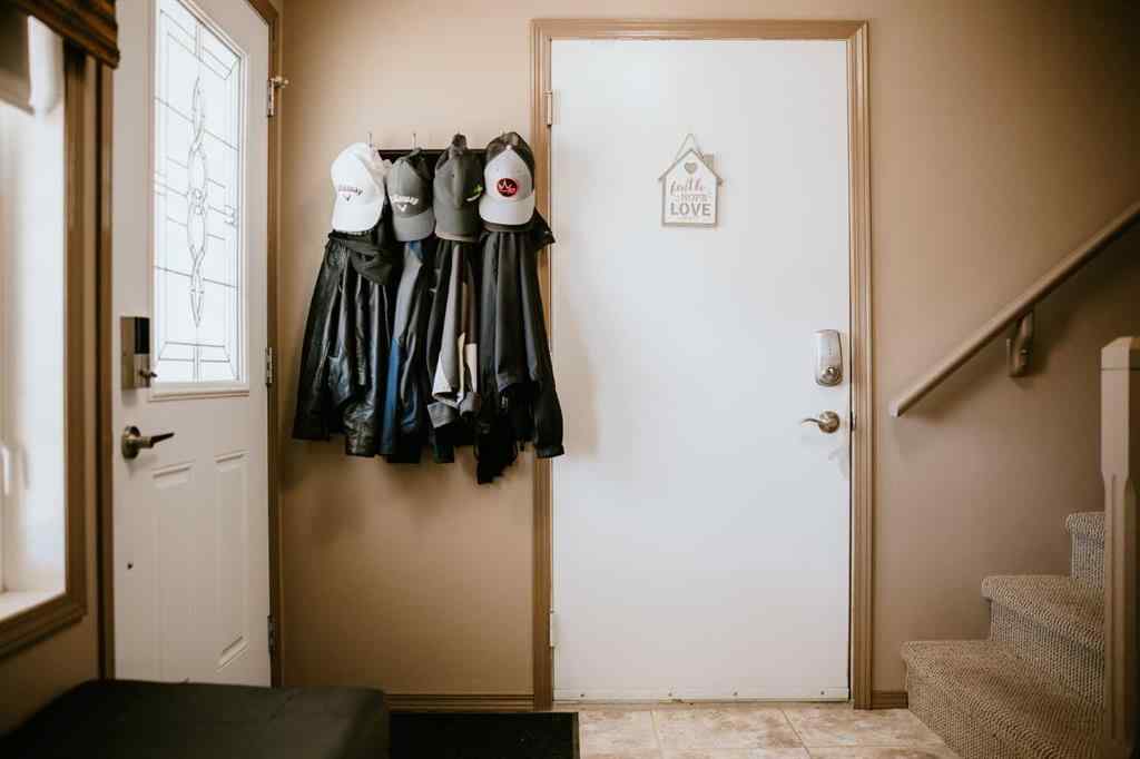 MLS® A2217860 - 622 Thistle Crescent  in NONE Pincher Creek, Residential