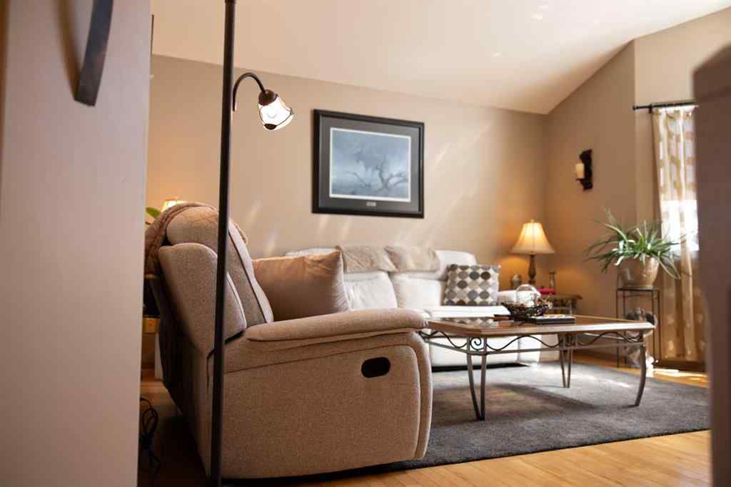 MLS® A2217860 - 622 Thistle Crescent  in NONE Pincher Creek, Residential