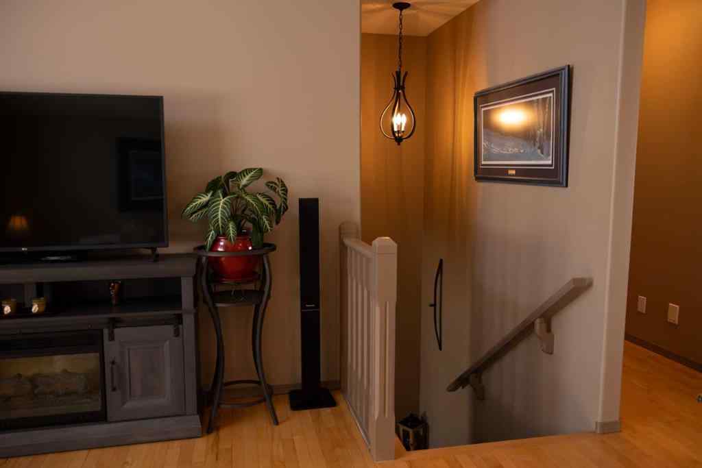 MLS® A2217860 - 622 Thistle Crescent  in NONE Pincher Creek, Residential
