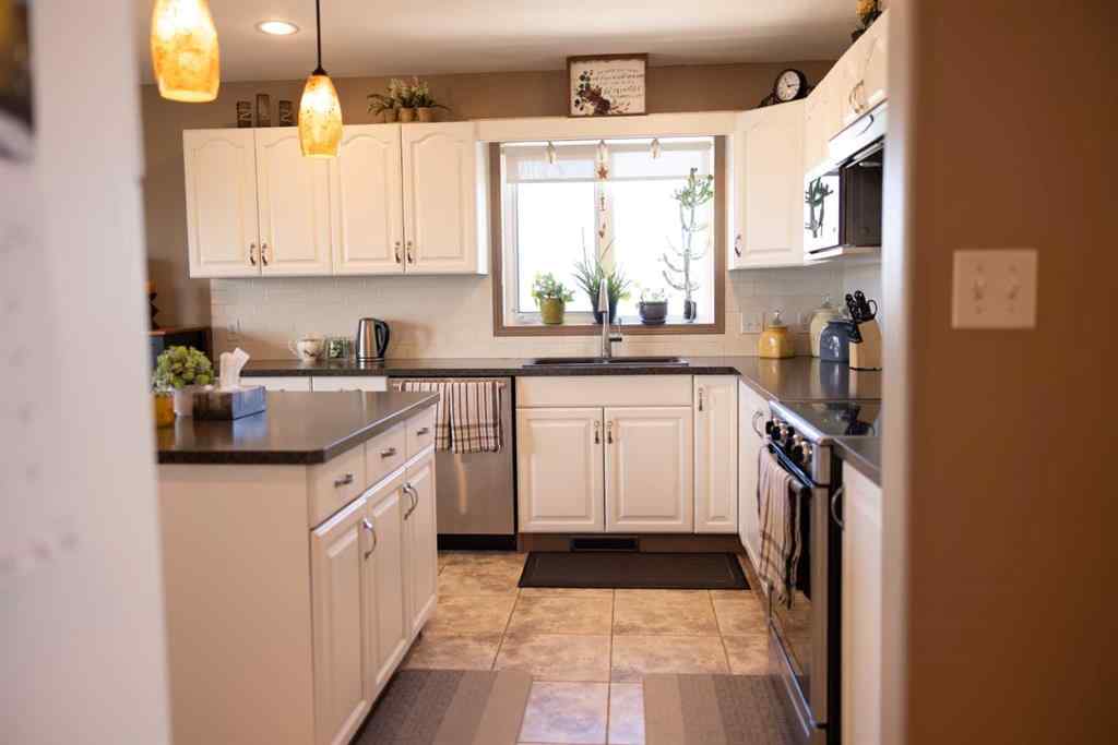 MLS® A2217860 - 622 Thistle Crescent  in NONE Pincher Creek, Residential