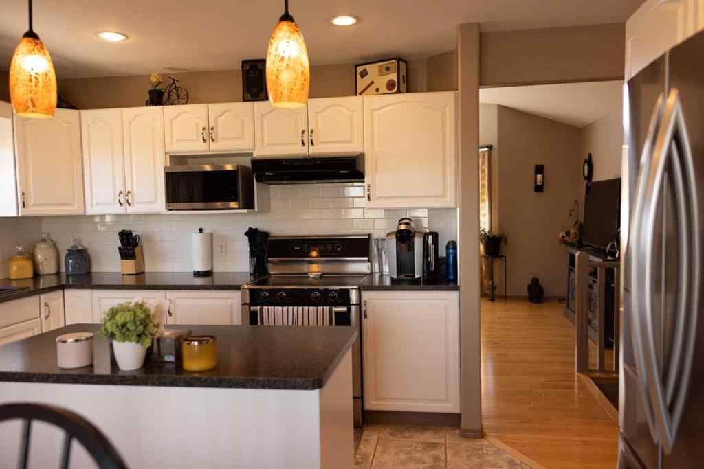 MLS® A2217860 - 622 Thistle Crescent  in NONE Pincher Creek, Residential