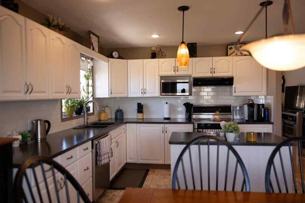 MLS® A2217860 - 622 Thistle Crescent  in NONE Pincher Creek, Residential