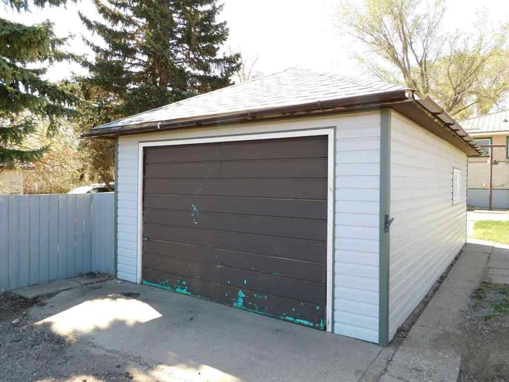 MLS® A2218208 - 68 Spruce Avenue W in Sunnylea Brooks, Residential