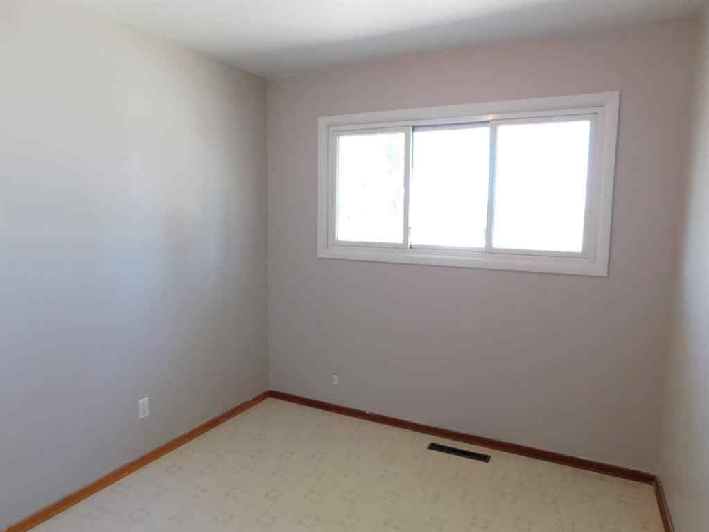 MLS® A2218208 - 68 Spruce Avenue W in Sunnylea Brooks, Residential