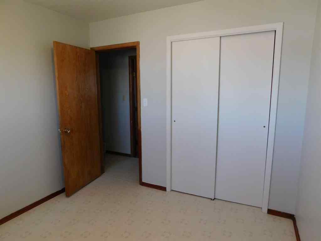 MLS® A2218208 - 68 Spruce Avenue W in Sunnylea Brooks, Residential