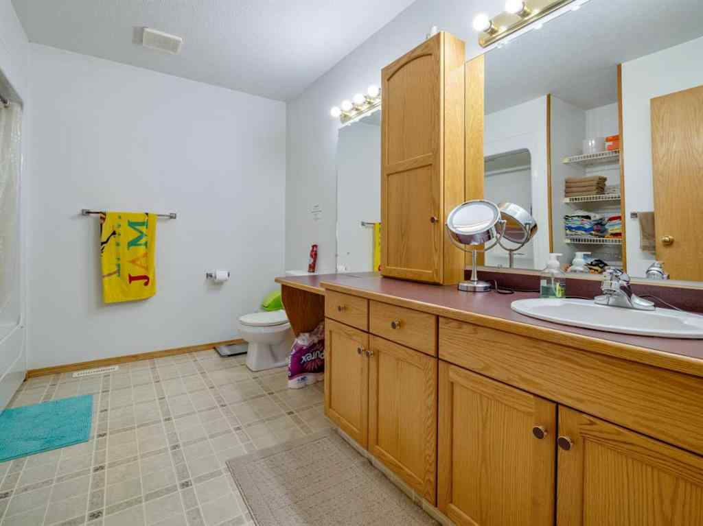 MLS® A2218250 - 203037 Township Road 80   in NONE Rural Lethbridge County, Residential