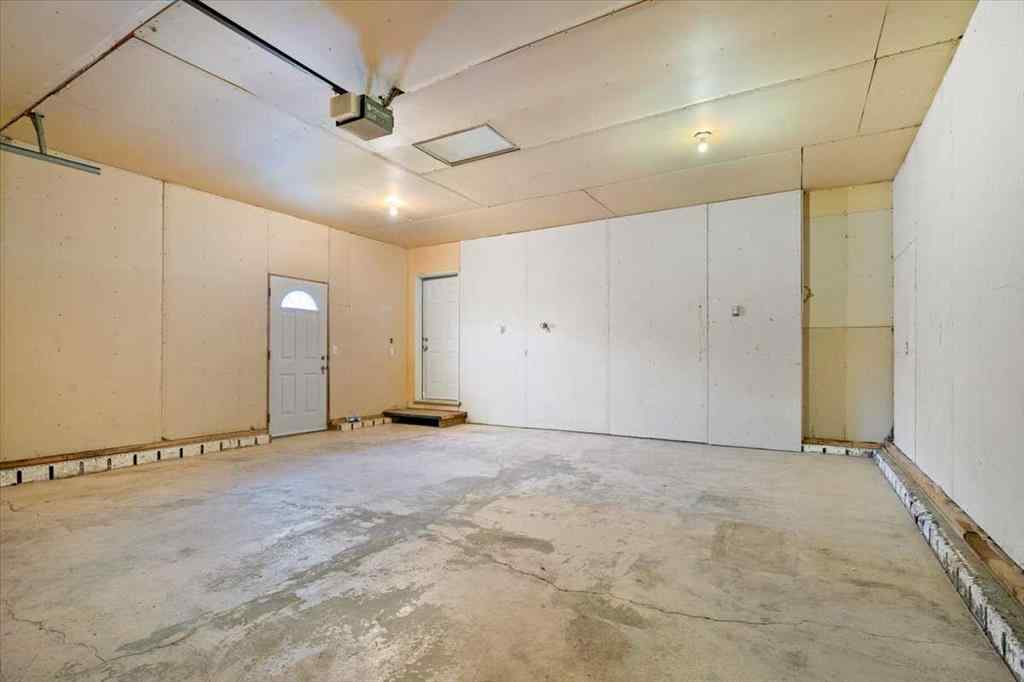 MLS® A2218305 - 10713 72 Avenue  in Mission Heights Grande Prairie, Residential
