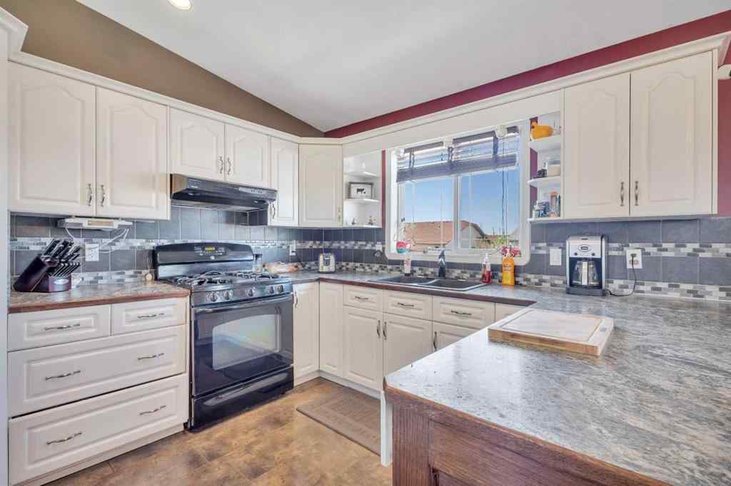 MLS® A2218429 - 4114 65a Street  in Meadowlands Stettler, Residential