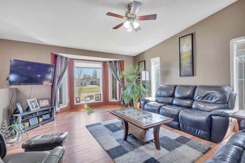 MLS® A2218429 - 4114 65a Street  in Meadowlands Stettler, Residential