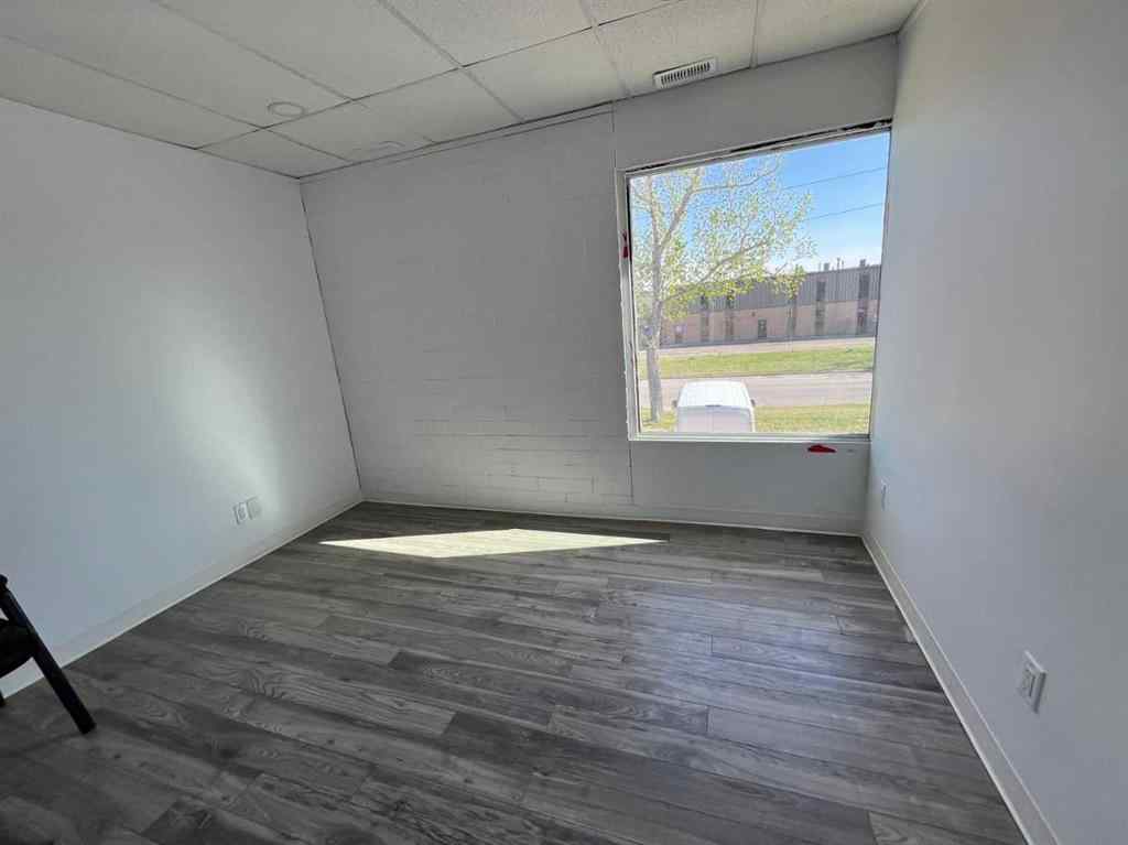 MLS® A2218616 - Unit #15 1916 30 Avenue NE in Vista Heights Calgary, Commercial