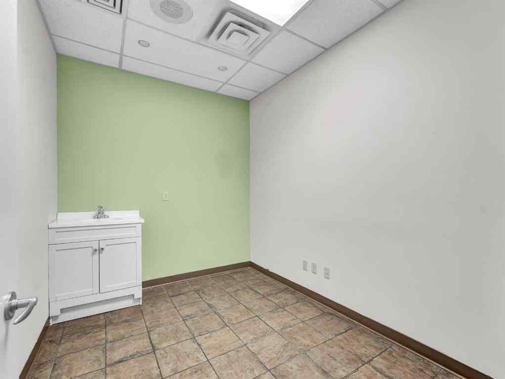 MLS® A2218618 - 24 3 Street NE in Riverside Medicine Hat, Commercial