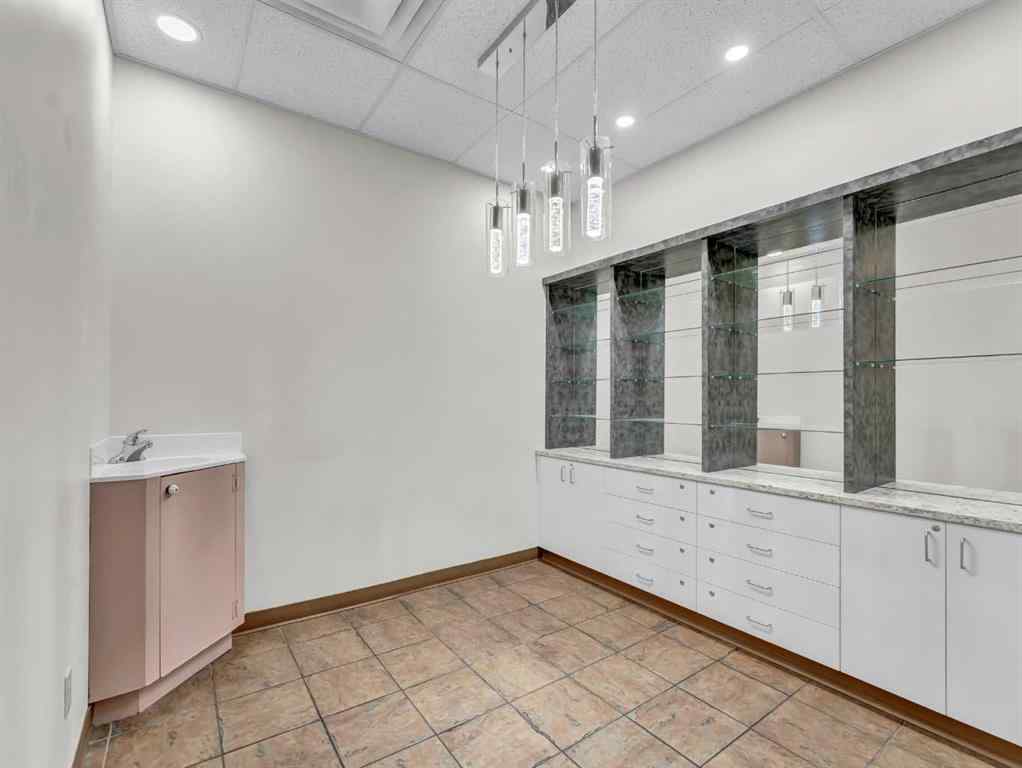 MLS® A2218618 - 24 3 Street NE in Riverside Medicine Hat, Commercial