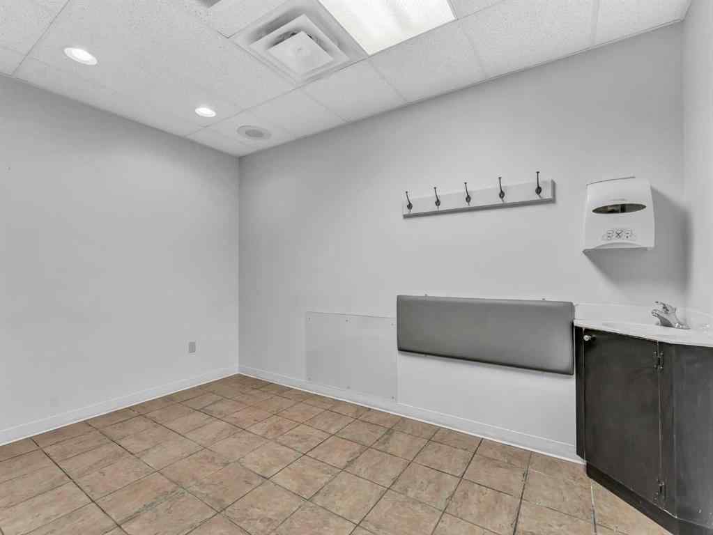 MLS® A2218618 - 24 3 Street NE in Riverside Medicine Hat, Commercial