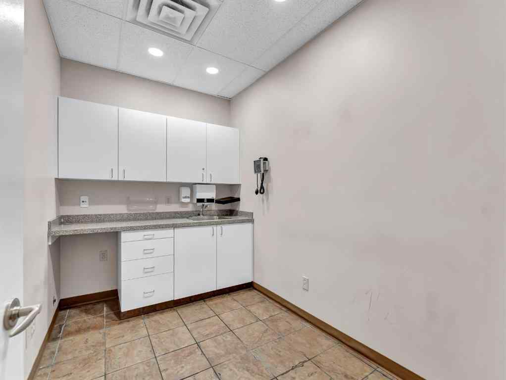 MLS® A2218618 - 24 3 Street NE in Riverside Medicine Hat, Commercial