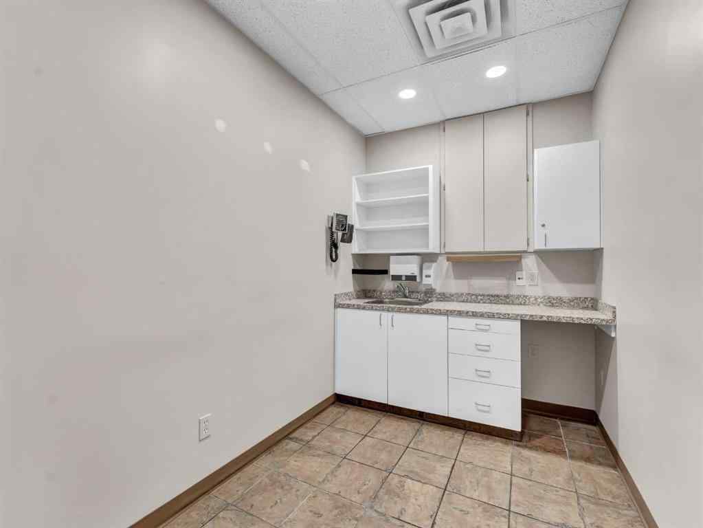 MLS® A2218618 - 24 3 Street NE in Riverside Medicine Hat, Commercial