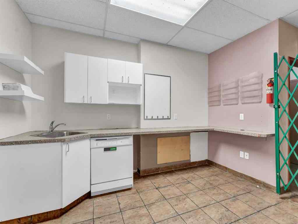 MLS® A2218618 - 24 3 Street NE in Riverside Medicine Hat, Commercial