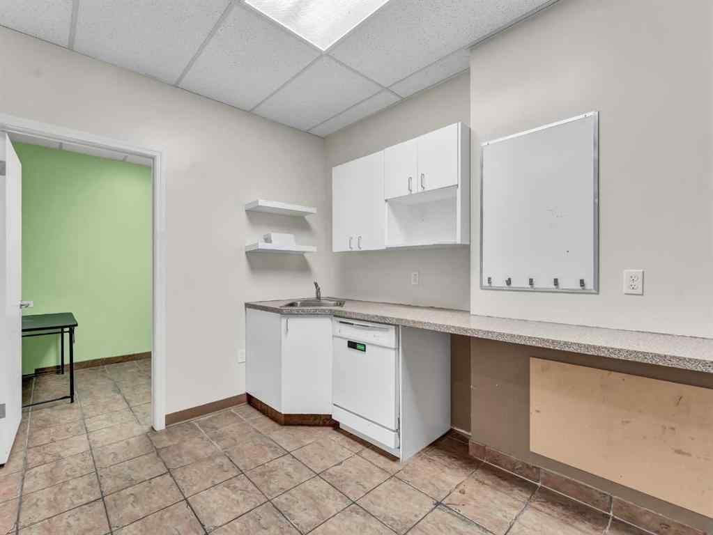 MLS® A2218618 - 24 3 Street NE in Riverside Medicine Hat, Commercial