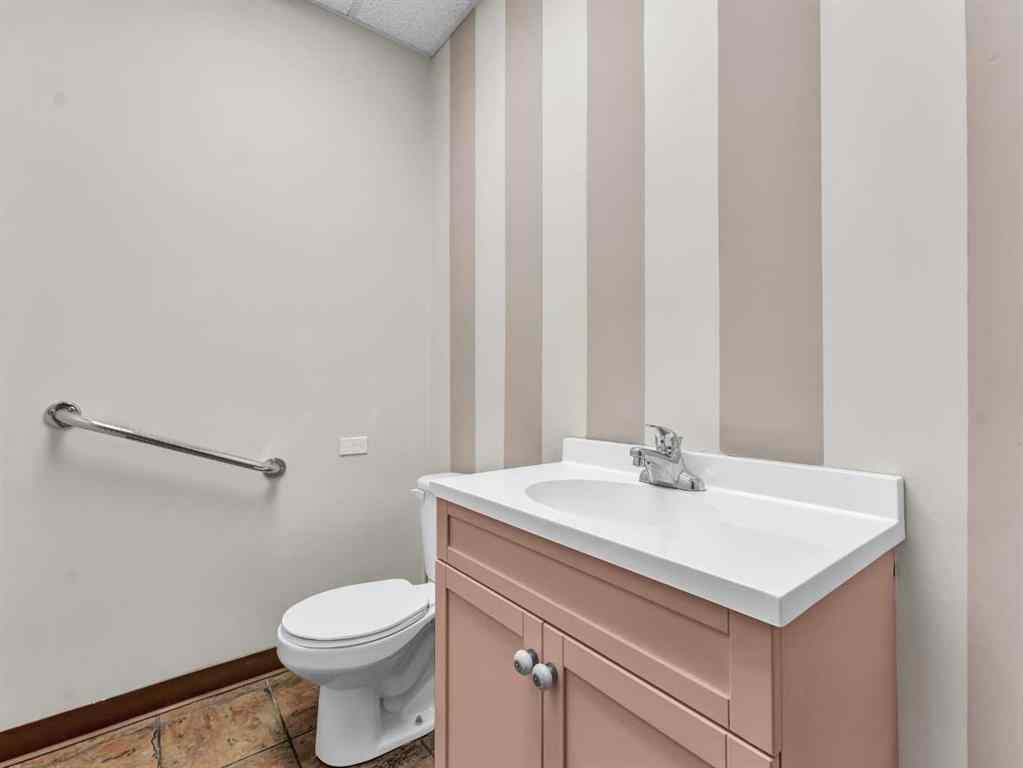 MLS® A2218618 - 24 3 Street NE in Riverside Medicine Hat, Commercial