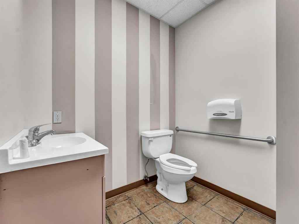 MLS® A2218618 - 24 3 Street NE in Riverside Medicine Hat, Commercial