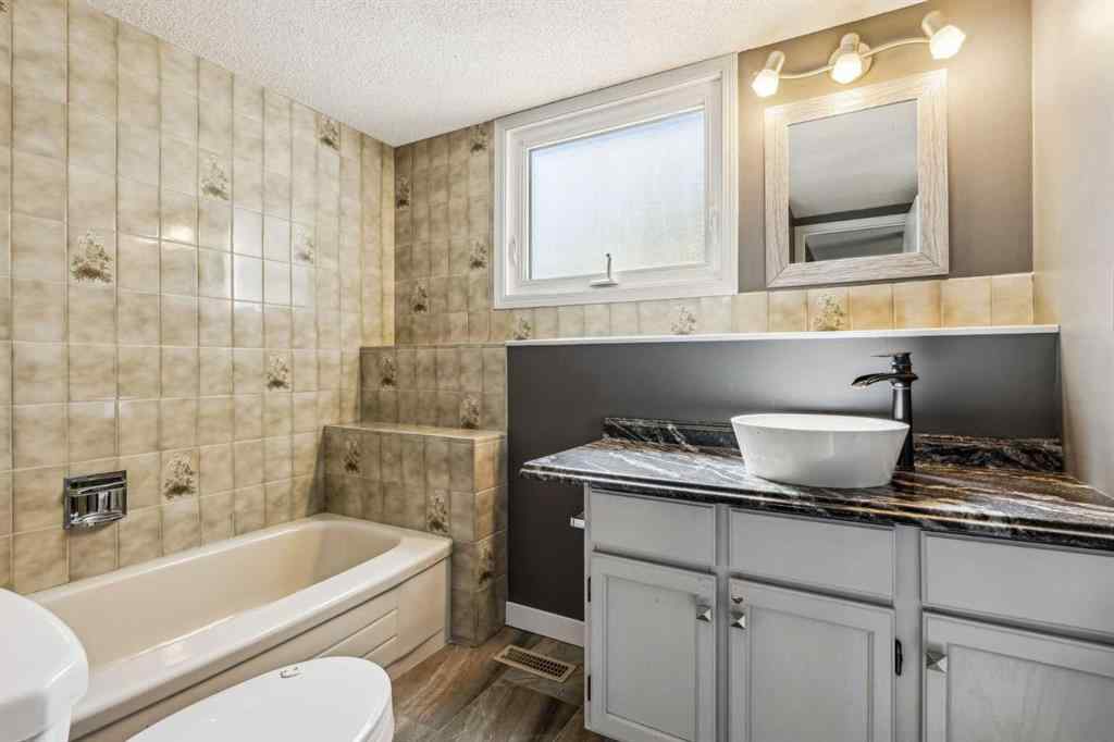 MLS® A2218766 - 72 Hawkley Valley Road NW in Hawkwood Calgary, Residential