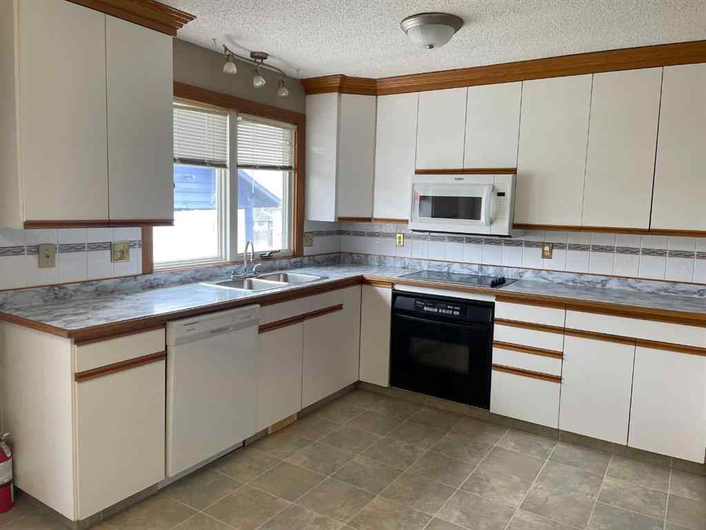 MLS® A2218793 - 11211 109 Avenue Close   in NONE Fairview, Residential