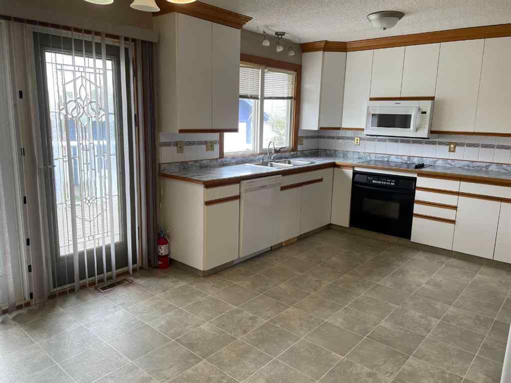 MLS® A2218793 - 11211 109 Avenue Close   in NONE Fairview, Residential