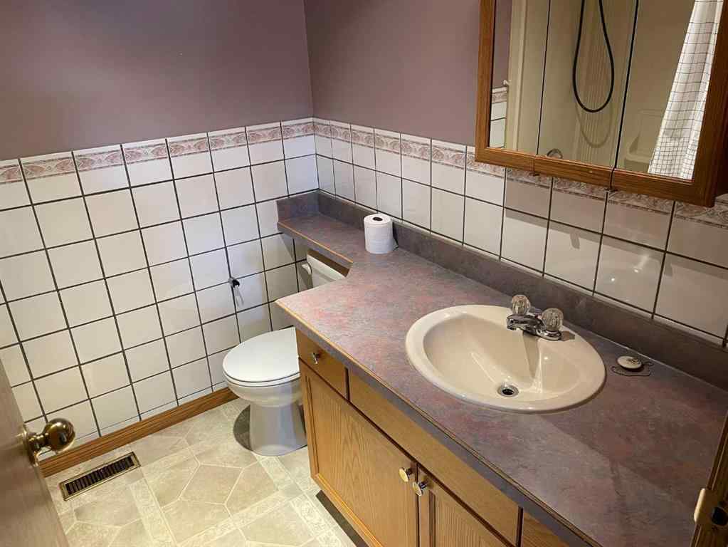 MLS® A2218793 - 11211 109 Avenue Close   in NONE Fairview, Residential