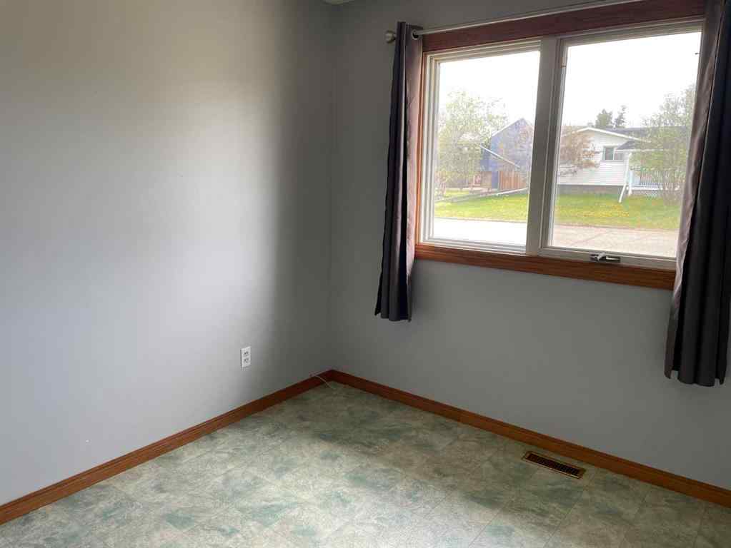 MLS® A2218793 - 11211 109 Avenue Close   in NONE Fairview, Residential