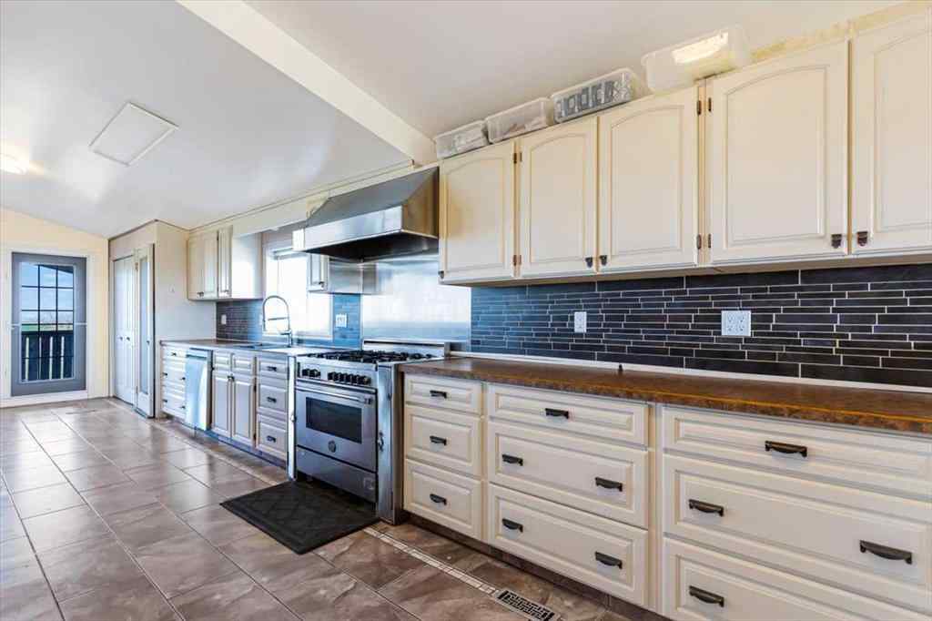 MLS® A2218796 - 193046 Range Road 245   in NONE Rural Vulcan County, Residential