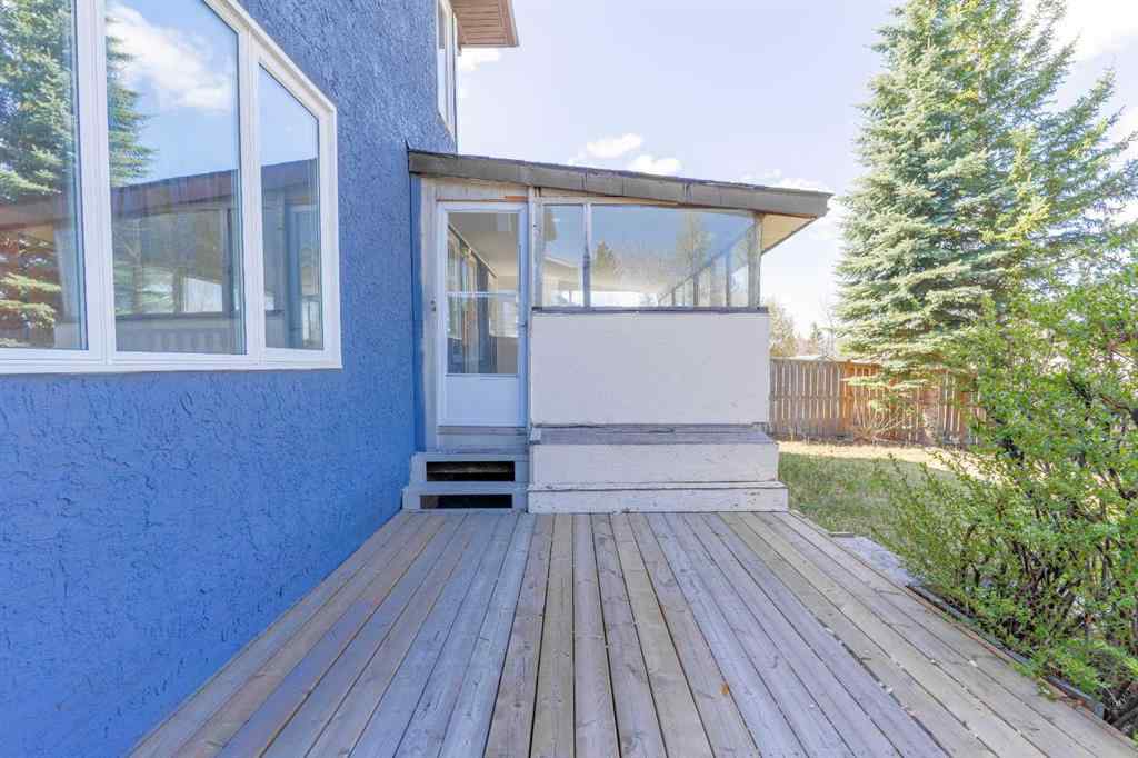 MLS® A2218952 - 266 Edgepark Way NW in Edgemont Calgary, Residential